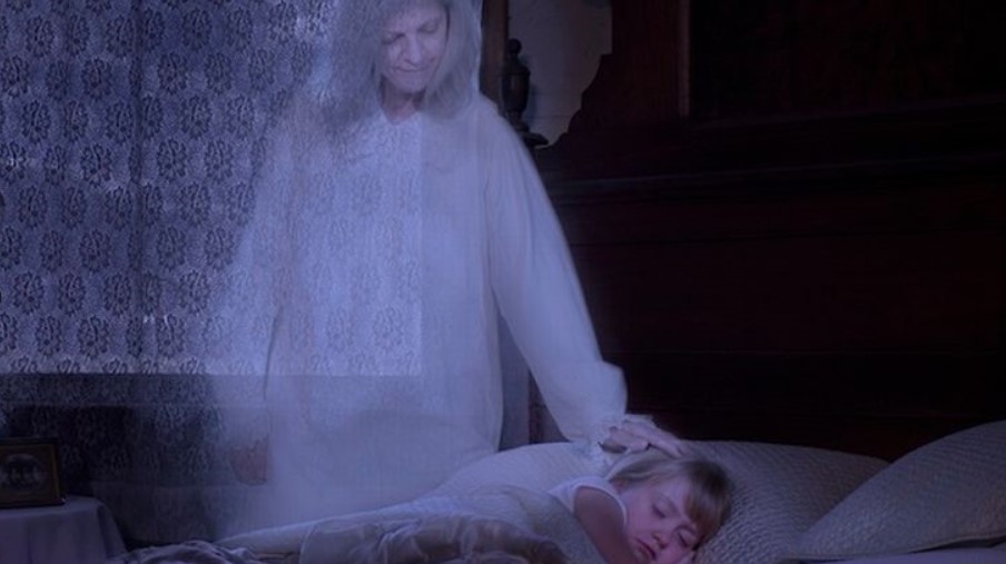 Mother Shocked by Ghost Near Child’s Bed (Video)