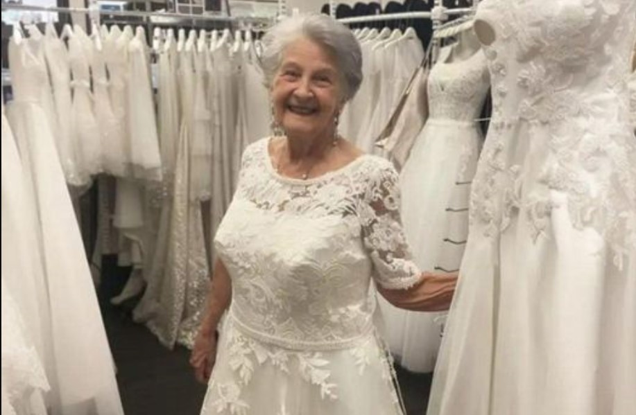 Her Daughter Told Her To Stop Playing And Take Off The Wedding Dress