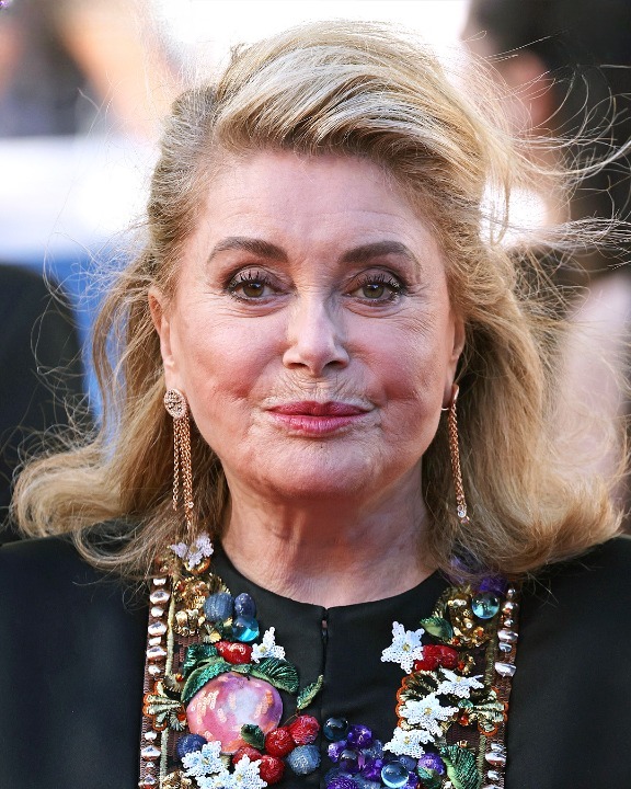 Ageless Icon: How This 80-Year-Old Actress Looks Stunning Without Surgery—See the Pics!