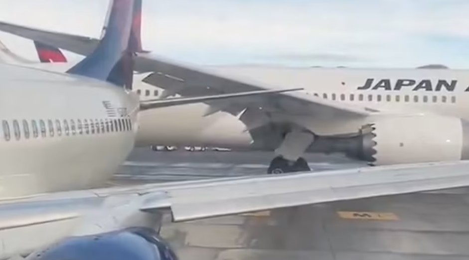 Delta and Japan Airlines planes collide at Seattle Airport