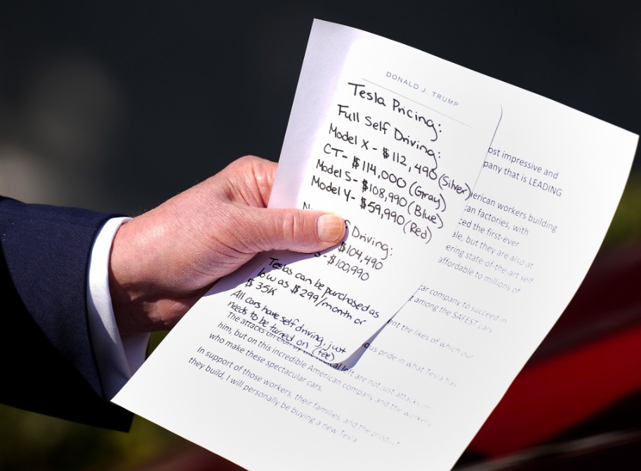 Fans shocked by what was written on Donald Trump’s paper as he bought Tesla